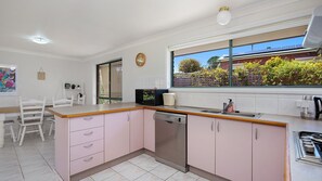 Fridge, microwave, oven, dishwasher - 1/46 Murrah Street In town (Bermagui)