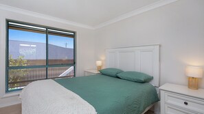 3 chambres, fer et planche à repasser, Wi-Fi gratuit, draps fournis