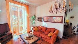 Smart TV, fireplace, DVD player, books - Cozy apartment near trastevere quinte for copule and familias 5 min. from park (Roma)