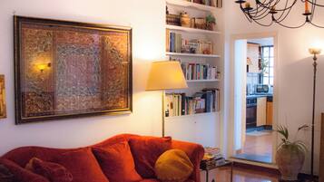 Smart TV, fireplace, DVD player, books