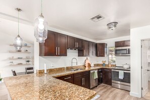 Fridge, microwave, oven, stovetop - Serenity in the heart of Phoenix's Camelback East/Biltmore 3 bedrooms 2 baths (Phoenix)