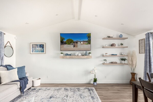 Smart TV - Serenity in the heart of Phoenix's Camelback East/Biltmore 3 bedrooms 2 baths (Phoenix)