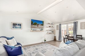 Smart TV - Serenity in the heart of Phoenix's Camelback East/Biltmore 3 bedrooms 2 baths (Phoenix)