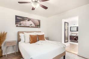 3 bedrooms, desk, iron/ironing board, travel cot - Serenity in the heart of Phoenix's Camelback East/Biltmore 3 bedrooms 2 baths (Phoenix)