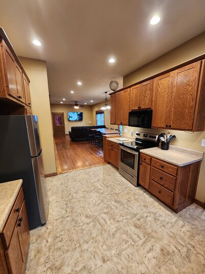 Mayor's Manor - with everything you need in a homebase get away. Pet friendly.