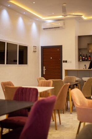 Minibar - Kings Villagio Hotel (Kumasi)