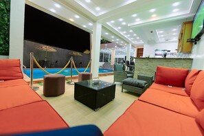 Poolside bar - Kings Villagio Hotel (Kumasi)