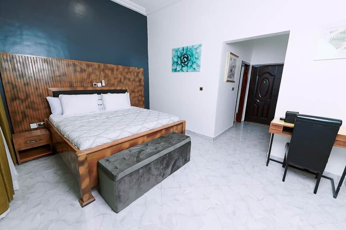 deluxe double room, 1 king bed | free wifi