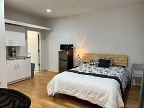 1 habitación, tabla de planchar con plancha, wifi y ropa de cama