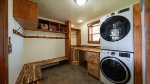 Interior - Horseshoe Meadows Ranch (Gallatin County)