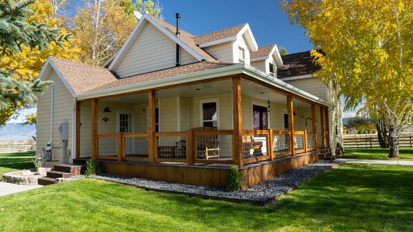 Exterior - Horseshoe Meadows Ranch (Gallatin County)