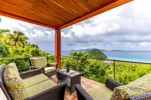 Paradiso Ocean View. A perfect getaway.
10 mins drive to Smugglers Cove Beach..