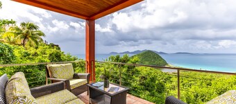 Paradiso Ocean View. A perfect getaway.
10 mins drive to Smugglers Cove Beach..