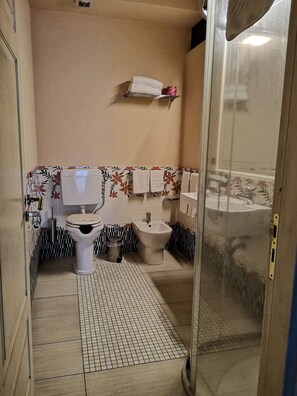 MAESTRALE | Bathroom - B&B Acireale - Il Cavalluccio Marino Fronte Mare (Acireale)