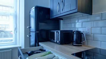 Apartment | Private kitchen | Fridge, microwave, oven, stovetop