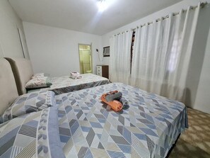 2 間睡房、書桌、遮光窗簾/窗簾、熨斗/熨衫板