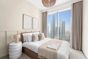 Royal appartement, 2 slaapkamers, uitzicht op stad | Luxe beddengoed, bedden met traagschuimmatras, een kluis op de kamer