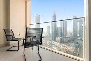 รอยัลอพาร์ทเมนท์, 2 ห้องนอน, วิวเมือง | ลานระเบียง/นอกชาน