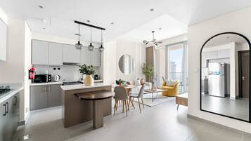Royal Apartment, 2 Bedrooms, City View | Private kitchen