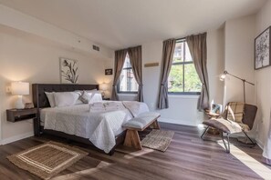 2 bedrooms, iron/ironing board, WiFi, bed sheets - NEW! CozyGram DLuxe-WiFi-DCA-Amazon HQ (Arlington)