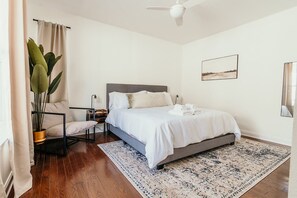 2 habitaciones, tabla de planchar con plancha, wifi y ropa de cama