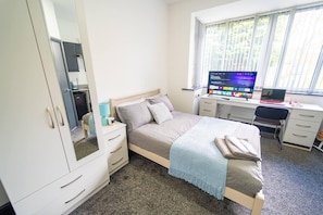 House | 1 bedroom, iron/ironing board, free WiFi, bed sheets