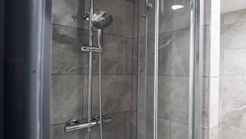 House | Bathroom | Shower, towels