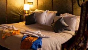 Luxury Double Room | Bed sheets - The White Camp Merzouga & Erg Chebbi (Rissani)