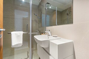 Grand Apartment | Bathroom | Rainfall showerhead, free toiletries, hair dryer, bidet