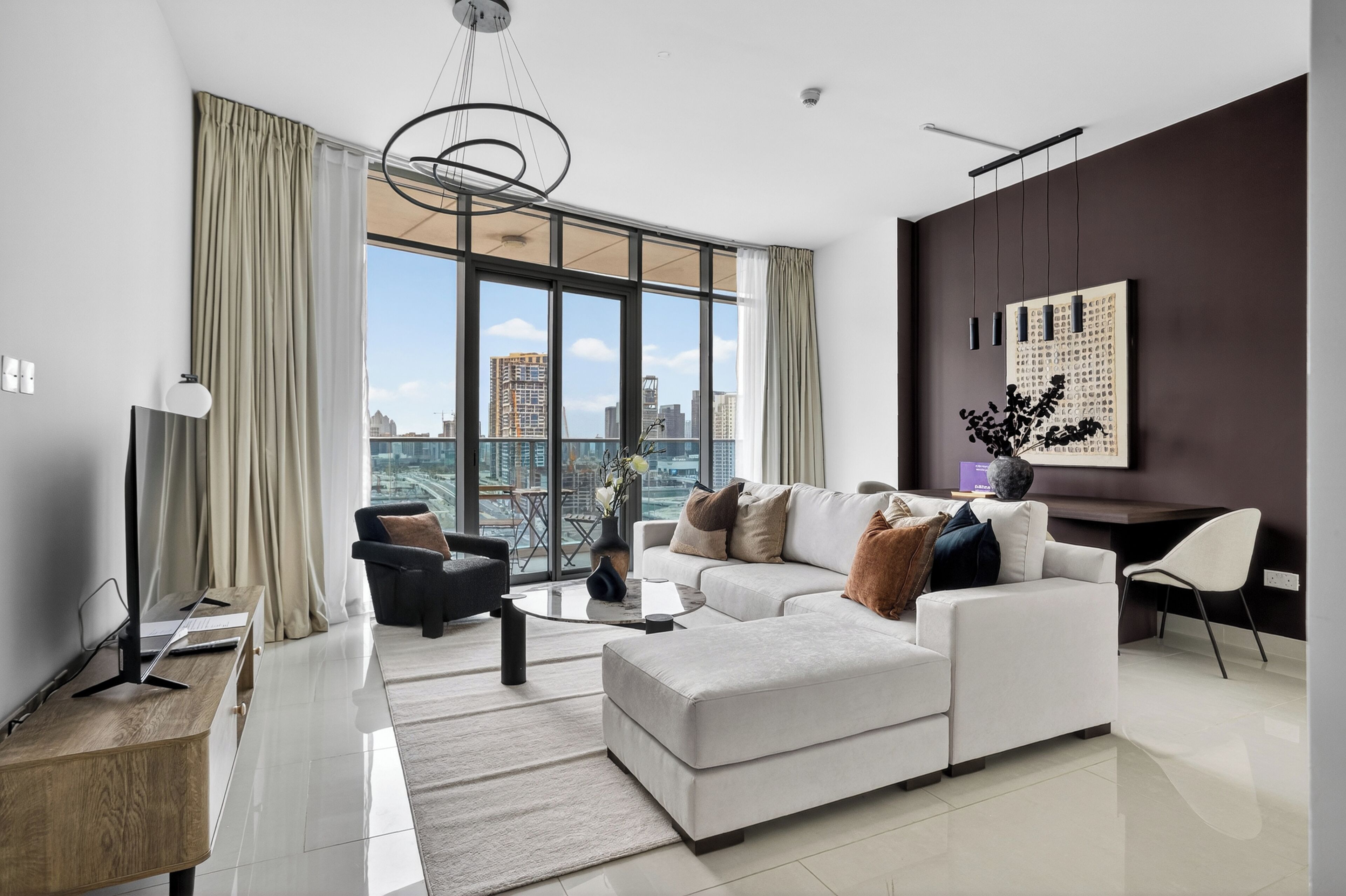 Apartamento presidencial | Zona de estar | Smart TV de 50 pulgadas con canales digitales