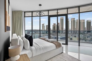 Egyptian cotton sheets, premium bedding, in-room safe - Silkhaus Julphar Tower, Al Reem Abu Dhabi (Abu Dhabi)