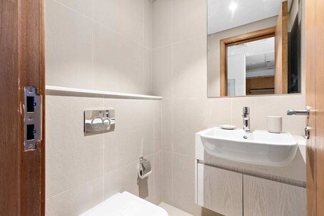 Silkhaus Julphar Tower, Al Reem Abu Dhabi - Image 24