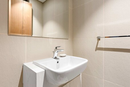 Silkhaus Julphar Tower, Al Reem Abu Dhabi - Image 123