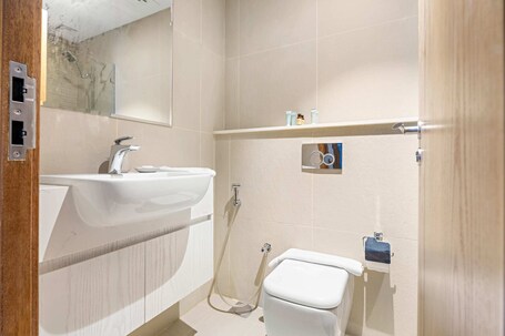 Silkhaus Julphar Tower, Al Reem Abu Dhabi - Image 50
