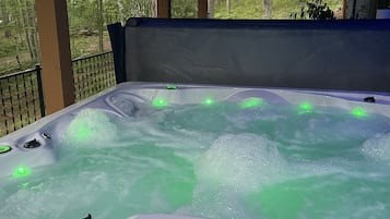 Tina de hidromasaje al aire libre