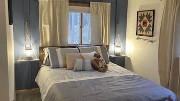 4 slaapkamers, een bureau, een strijkplank/strijkijzer, reisbedje