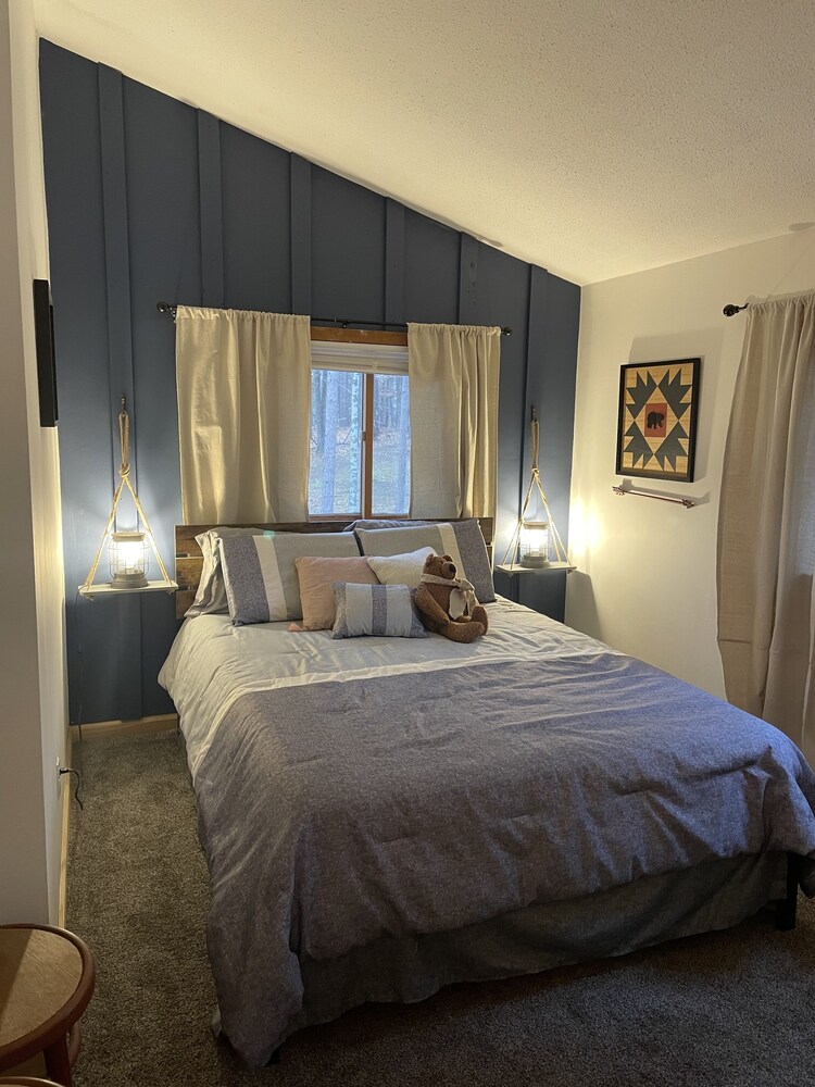 Come enjoy the best Wisconsin has to offer! Hot tub, sauna, pool, and