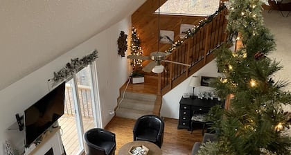 Come enjoy the best Wisconsin has to offer! Hot tub, sauna, pool, and new decor!