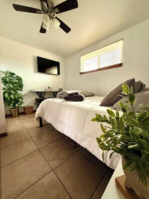 2 habitaciones, caja de seguridad en la habitación y escritorio 