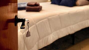 2 bedrooms, in-room safe, desk, travel cot