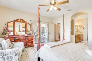 4 habitaciones, tabla de planchar con plancha, cuna de viaje y internet 