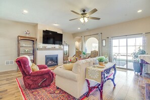 TV, fireplace