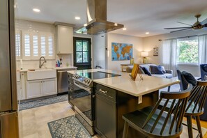 Fridge, microwave, stovetop, dishwasher