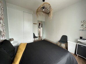 2 bedrooms, desk, iron/ironing board, travel crib
