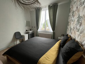 2 bedrooms, desk, iron/ironing board, travel cot - Maison de Famille Entre Plage et Commerces (Pornichet)