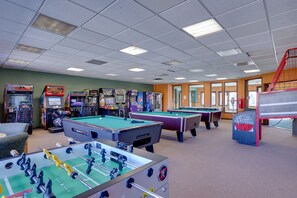 Games room - Private Balcony & Mtn Views: Granby Studio! (Granby)
