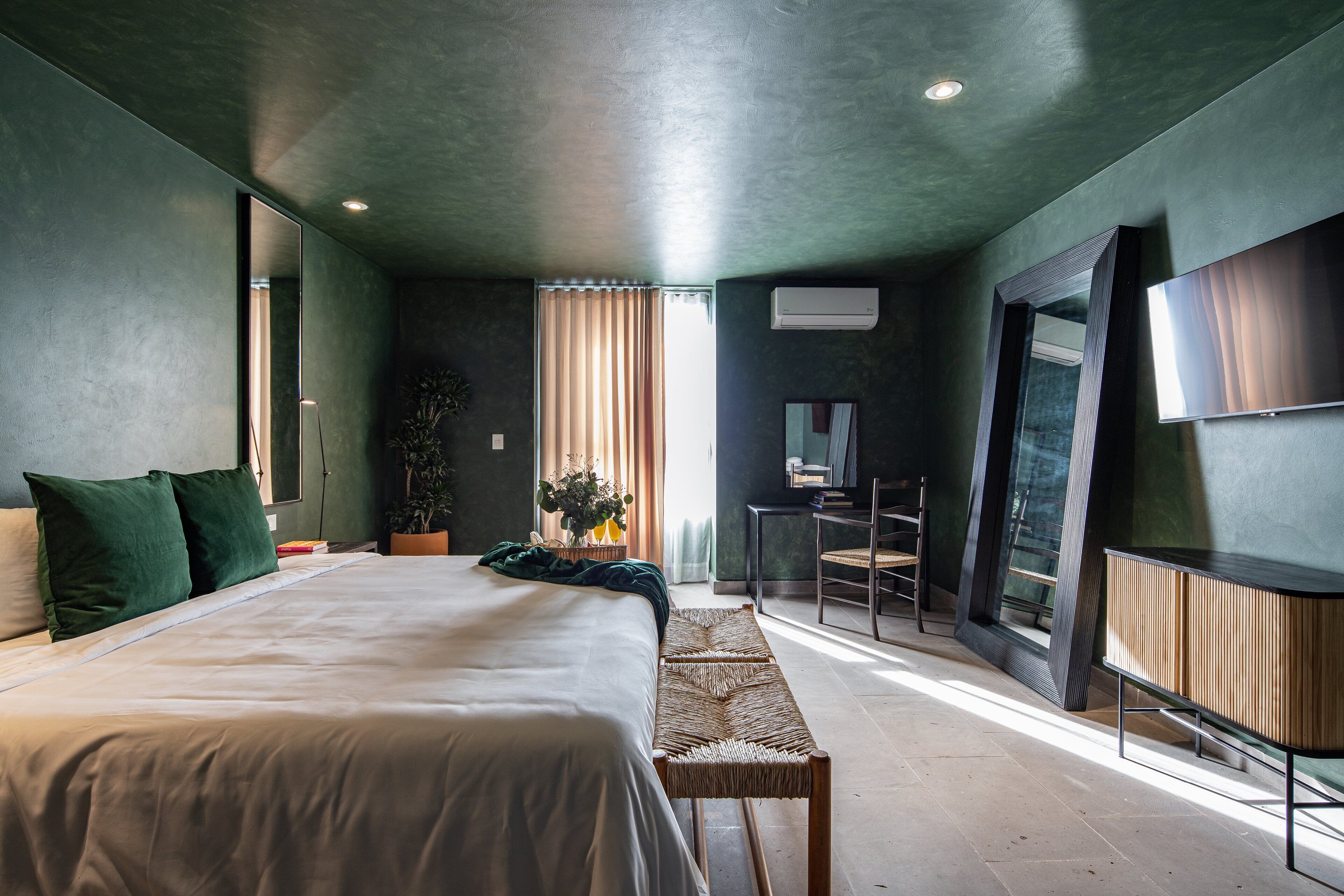 Luxury House | 5 bedrooms, Egyptian cotton sheets, premium bedding, pillowtop beds