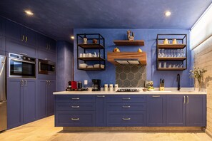 Casa de luxe | Cuina privada | Frigorífic gran, microones, forn i rentaplats