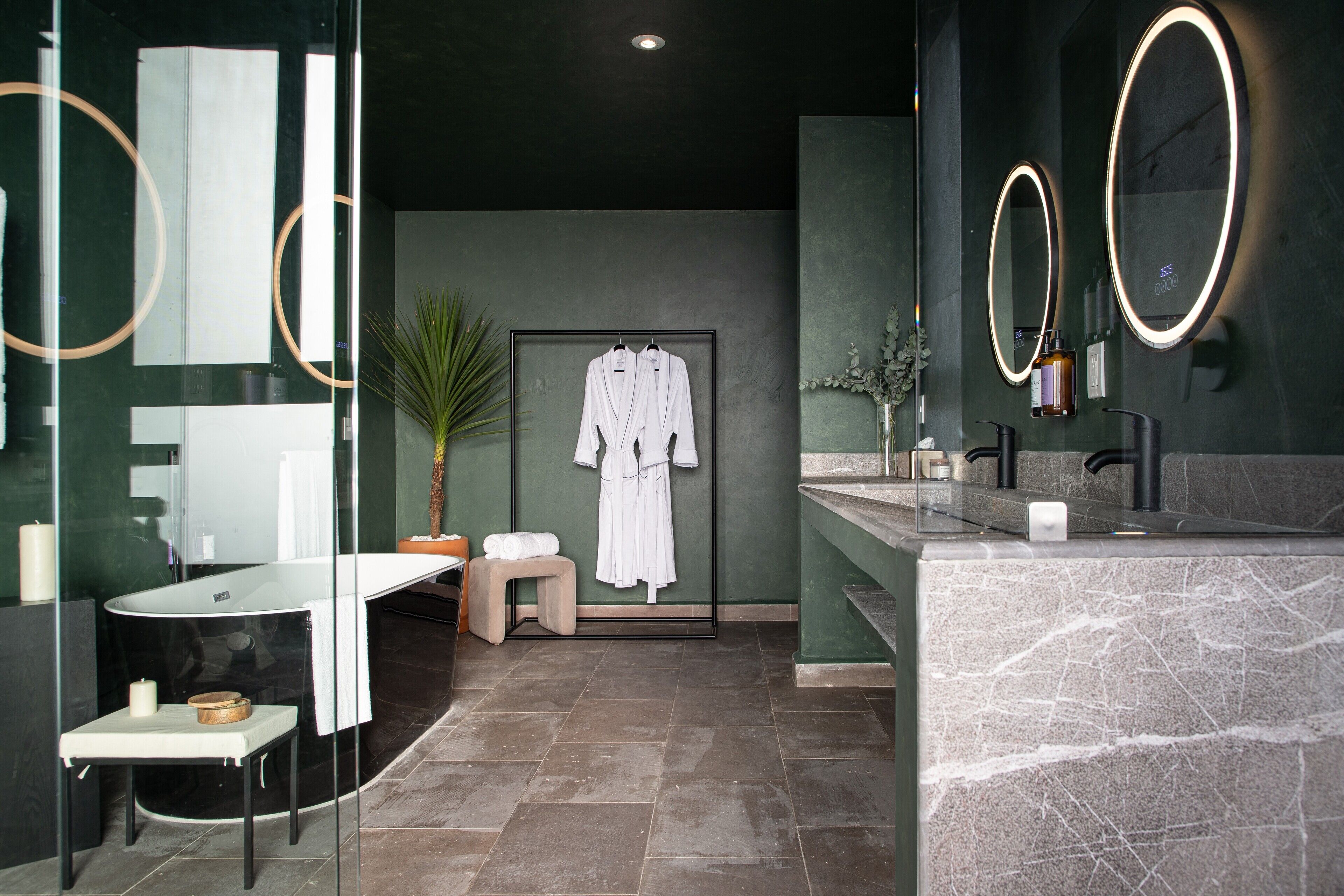 Ducha, artículos de tocador gratuitos, secador de pelo, batas