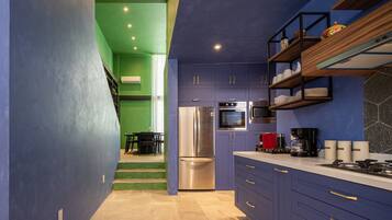 Luxury House | Private kitchen | Full-size fridge, microwave, oven, dishwasher